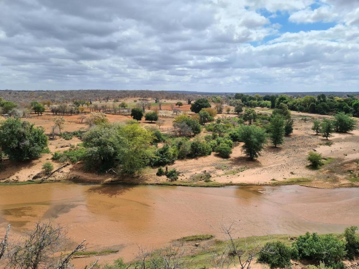 Nthakeni Bush & River Camp Pafuri Gate Екстериор снимка