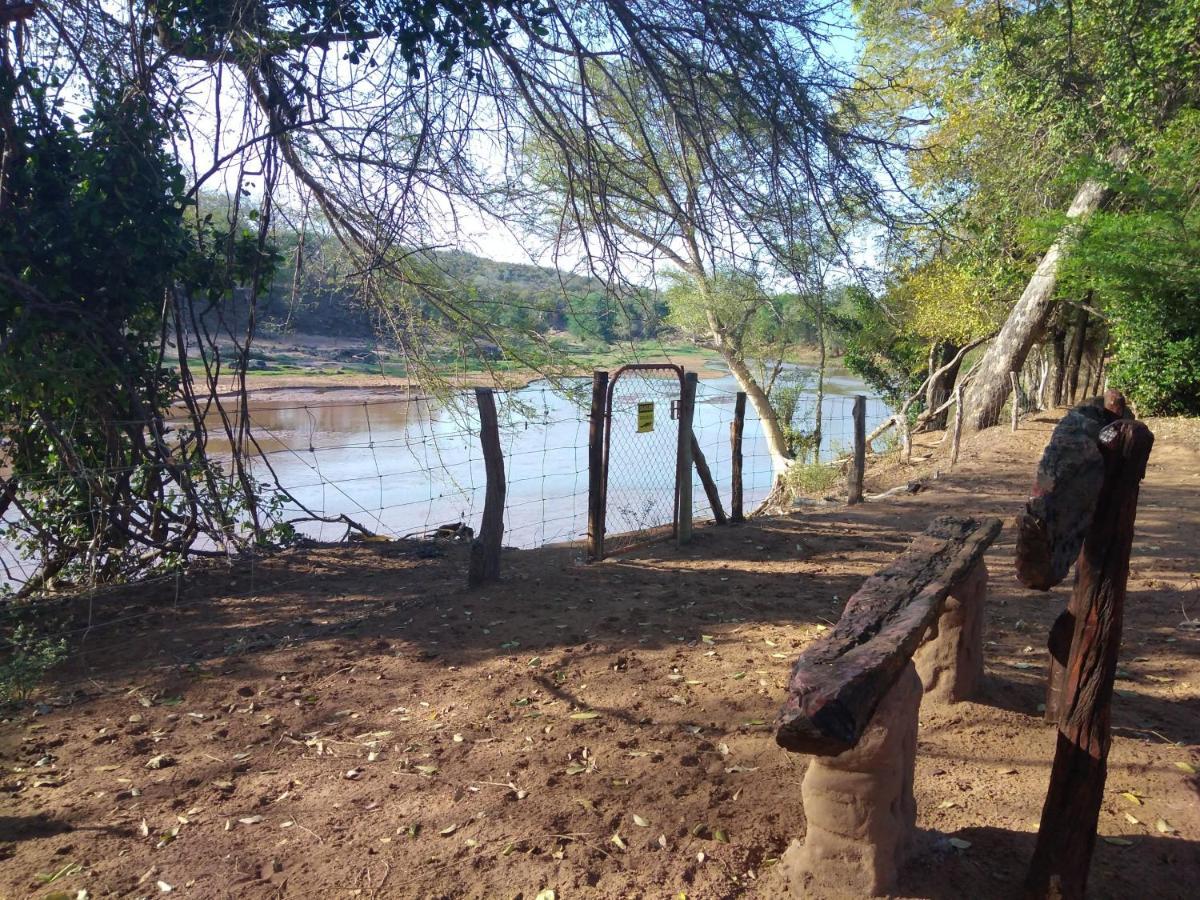 Nthakeni Bush & River Camp Pafuri Gate Екстериор снимка